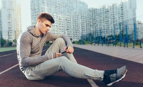 o que combina com calca de moletom masculino