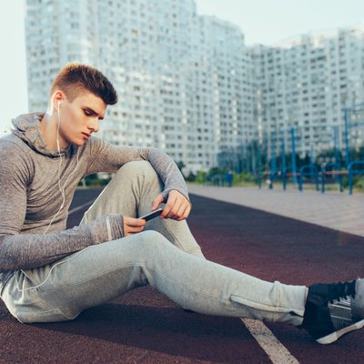 o que combina com calca de moletom masculino