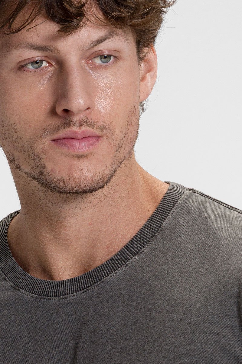camiseta premium estonada masculina riacci algodao chumbo